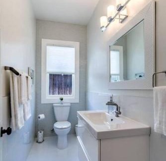 Central Midtown Apartment | Miraculously Modern in a Vintage Shell Midtown
