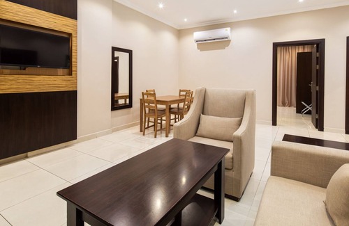 Al Kura Hotel | Mirada Purple - Ubhor