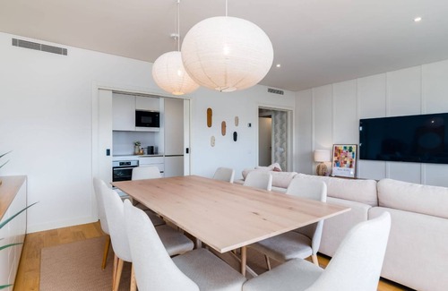 Alges Apartment | Miraflores Modern Apt w/ Balcony by LovelyStay
