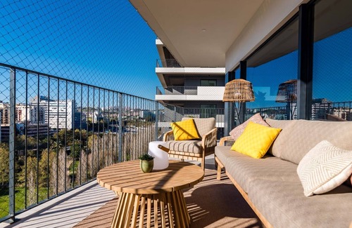 Alges Apartment | Miraflores Modern Apt w/ Balcony by LovelyStay