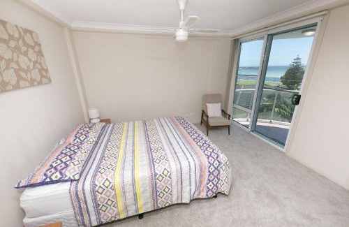 Tuncurry Apartment | Mirage 502 - linen not included