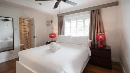 Bagong Lipunan Ng Crame Apartment | MiraNamin M A P I L I G Suite in Unique Historic Home - Shared Kitchen, Rooftop