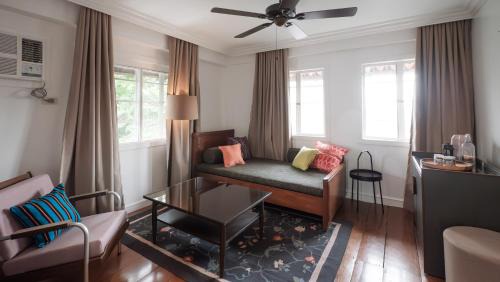 Bagong Lipunan Ng Crame Apartment | MiraNamin M A P I L I G Suite in Unique Historic Home - Shared Kitchen, Rooftop