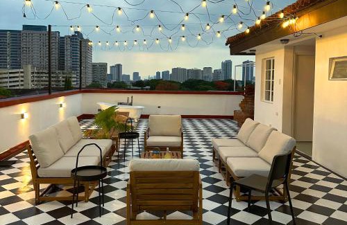Bagong Lipunan Ng Crame Apartment | MiraNamin Nest LIRYO Suite in Unique Historic Home - Garden Access, Family Friendly, Shared Kitchen