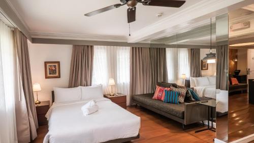 Bagong Lipunan Ng Crame Apartment | MiraNamin Nest ROSAL Suite in Unique Historic Home - Garden View, Shared Kitchen