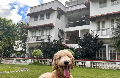 Bagong Lipunan Ng Crame Apartment | MiraNamin Nest SAMPAGUITA Suite - Balconies, Garden View, Pet Friendly with a Fee