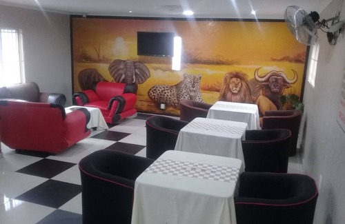 Greater Johannesburg Metropolitan Area Bed & Breakfast | Miraton Eastgate Suites