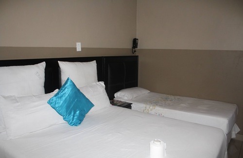 Greater Johannesburg Metropolitan Area House | Miraton Guest Lodge