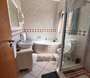 Montagu House | Mirihof Retreat and Olive Estate