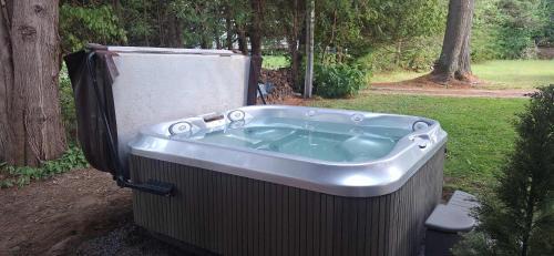Dudswell Ski Chalet | Mirror Lakefront and SPA - A Fleur D'eau