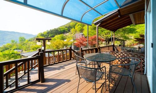 Miryang House | Miryang Pine Tree Pool Villa Pension