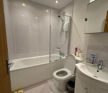 Brunel Apartment | Misk Homes #3 Near Heathrow Airport, shops & Brunel University - Free Parking