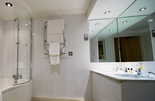 Miskin Hotel | Miskin Manor Hotel And Health Club