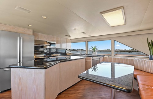 Downtown Charleston Boat Rental | Miss Emily - Dockside Downtown on a Super Yacht!