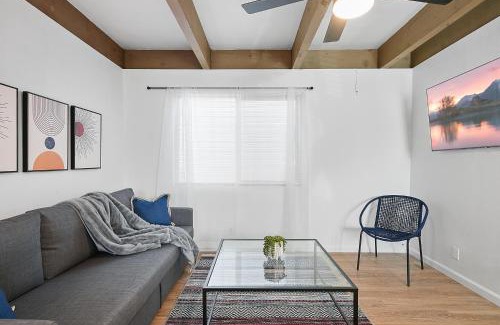 Mission Beach Apartment | Mission Bay Condo - Steps to Sand, Dining, AC, Parking & Shops!