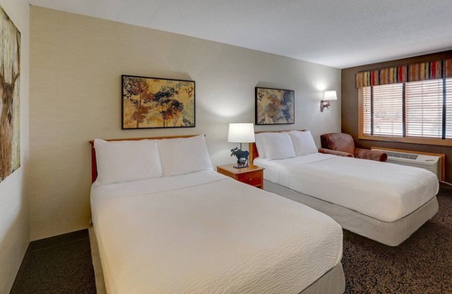 Quincy Hotel | Mississippi River Haven! Hot Breakfast & 24/7 Coffee Service | 2 Units