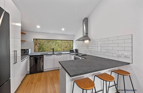 Eildon House | Mistletoe Lodge - A Home Among the Gum Trees