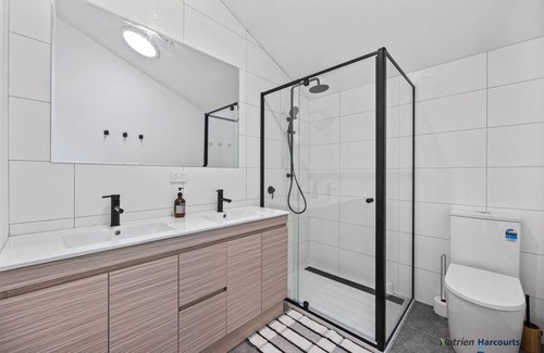 Eildon House | Mistletoe Lodge - A Home Among the Gum Trees