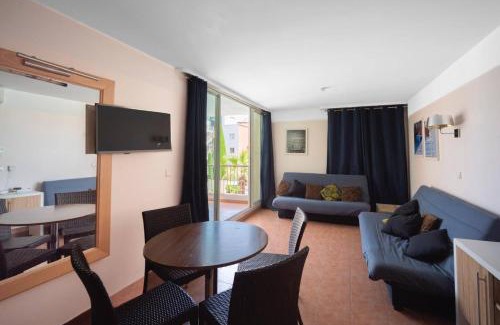 Antibes City Centre Apartment | MISTRAL-Rare 6 pers, parking, wifi, ,clim, piscines