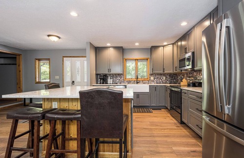 McHenry Cabin | Misty Creek