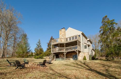 Ashley Oaks House | Misty Lake Hot Tub w Lake Access