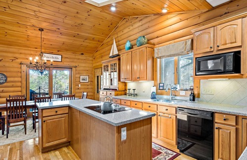 Mill Spring Cabin | Misty Mornings – Your Perfect Lakeside Retreat!