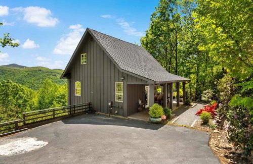 Skyland House | Misty Mountain Hideaway Under New Management, Hot Tub & Mountain Views