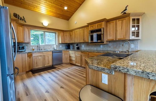Bear Creek House | Misty Mountain Retreat, Epic Views, Sleeps 11