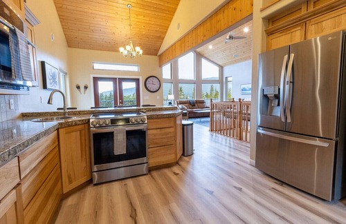 Bear Creek House | Misty Mountain Retreat, Epic Views, Sleeps 11