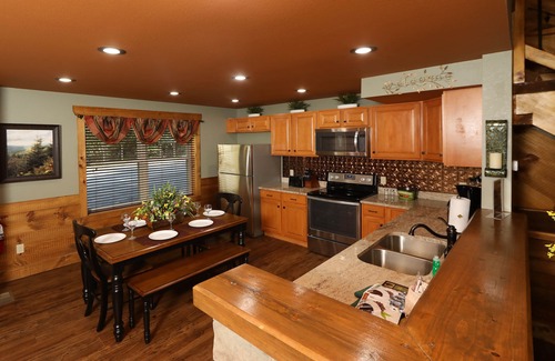 Gatlinburg - Pigeon Forge Ski Chalet | Misty Mountainside - Two Bedroom Chalet