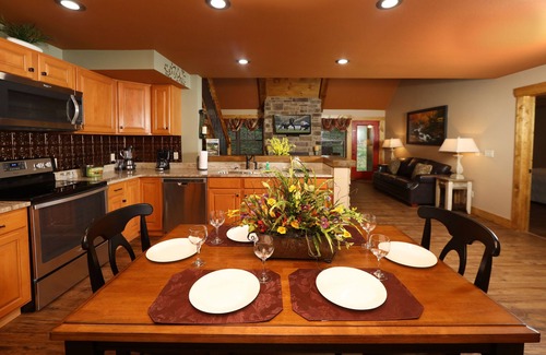 Gatlinburg - Pigeon Forge Ski Chalet | Misty Mountainside - Two Bedroom Chalet