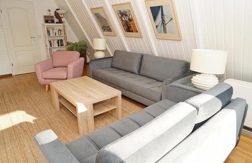 Damp House | mit TV im Schlafzimmer
