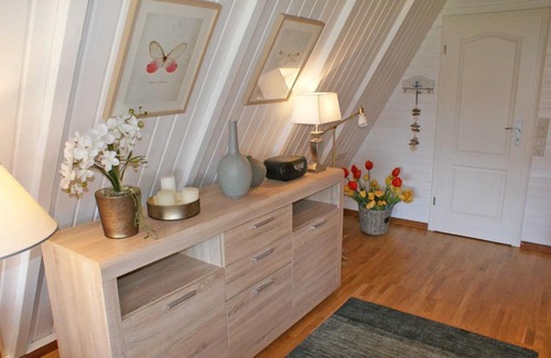 Damp House | mit TV im Schlafzimmer