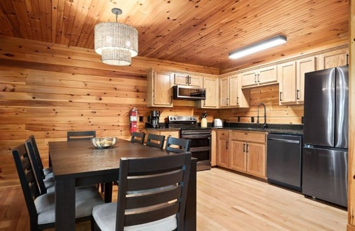 Allons Cabin | Mitchell Creek Marina Lodge 15