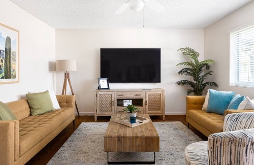 Pointe Scottsdale House | Mitchell Retreat/min to Oldtown Scottsdale with pool, spa and ball court!