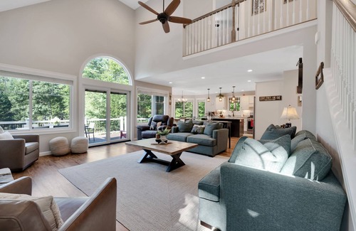 Conway House | Mitten Pines Cabin | Hot Tub | Fire Pit | Games