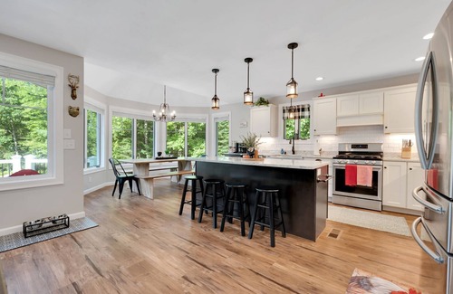 Conway House | Mitten Pines Cabin | Hot Tub | Fire Pit | Games