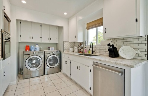 Santa Clara House | MJ@Cozy 2B1B Duplex/AC/Walk to Shopping 1891