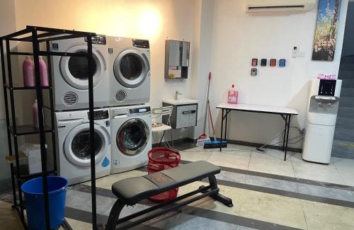 Jenjarom House | MKB Homestay - Queen bed Studio Room with view & free parking