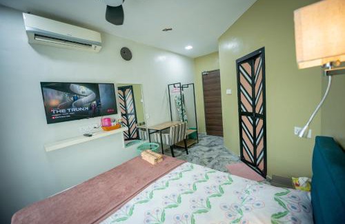 Jenjarom House | MKB Homestay - Queen bed Studio Room with view & free parking