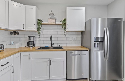 Milwaukee Apartment | MKE 2 Bed W/PKNG 15M Downtown
