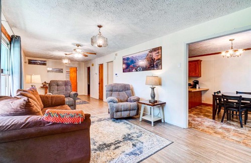Albany House | MKs Retreat Less Than 4 Mi to Dale Hollow Lake!