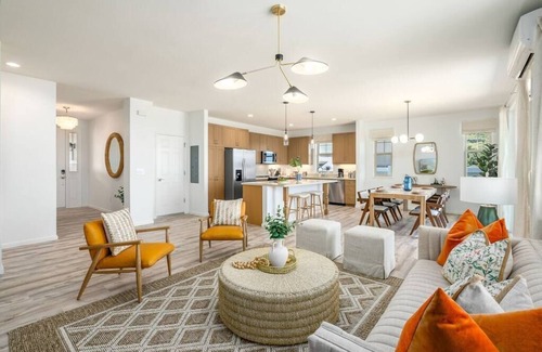 Makaha Valley House | @ ML – Aloha Hoʻonani 3BR Home | MT & Ocean Views!