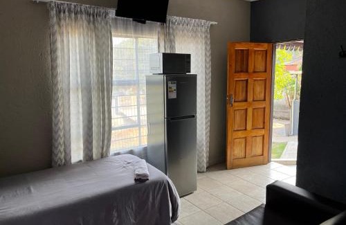 Mbombela House | Mlakalaka Guesthouse