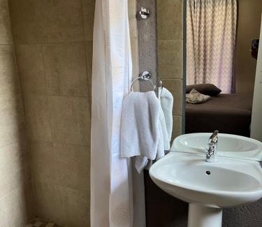 Mbombela House | Mlakalaka Guesthouse