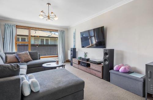 Burnside House | MM Villa - Christchurch Holiday Home