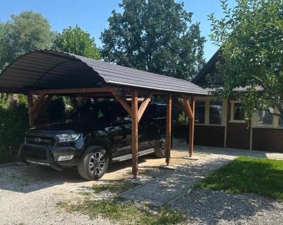 Ljubljana Ski Chalet | Močvirski Tulipan