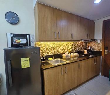 Barangay 76 Apartment | MOA Shell Residences Spacious 1BR with City View WiFi and Netflix