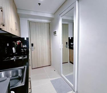 Barangay 76 Apartment | MOA Staycation Cozy Condo at Shore 1 Residences
