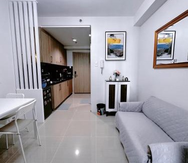 Barangay 76 Apartment | MOA Staycation Cozy Condo at Shore 1 Residences